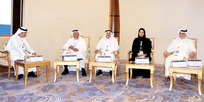  جانب من الجلسة الحوارية