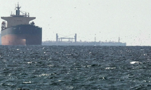 إيران تعلن إدارة الملاحة في مضيق هرمز وفق قوانينها وبالتنسيق مع سلطنة عمان 