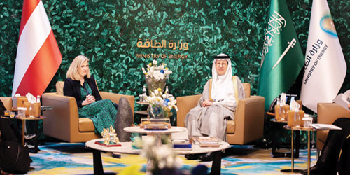 الأمير عبدالعزيز بن سلمان يناقش مع وزيرة الشؤون الأوروبية في النمسا الموضوعات المشتركة في مجال الطاقة 