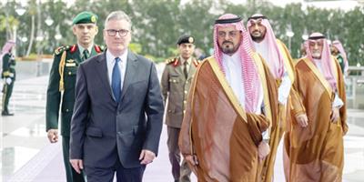 رئيس الوزراء البريطاني يصل إلى جدة 