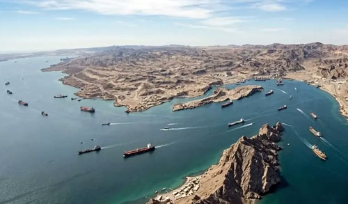 الحرس الثوري: اقتراب السفن الحربية من هرمز انتهاك للهدنة 