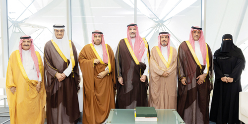الأمير فيصل بن سلمان يلتقي أعضاء هيئة تحرير المجلة العلمية لمكتبة الملك فهد الوطنية 
