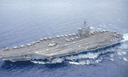 واشنطن: 12 مدمرة وحاملتا طائرات هجومية توجهت إلى المنطقة 