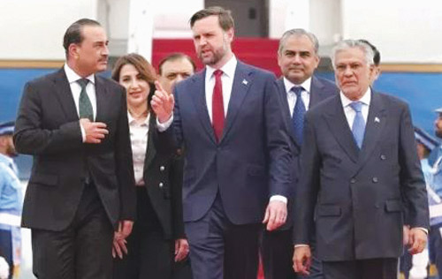 فانس الكرة الآن في ملعب طهران 