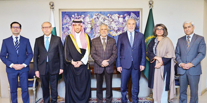 الأمير عبدالله بن خالد يشارك في التشاوري الرباعي لكبار المسؤولين 