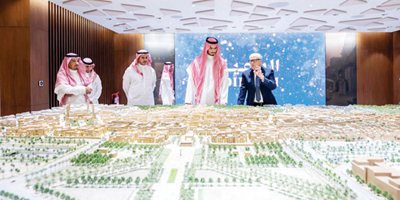 الأمير راكان بن سلمان يزور مقر شركة الدرعية.. ويقف على سير العمل في مشروعاتها 