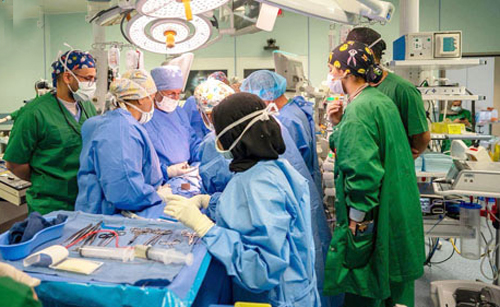 نجاح عملية عاجلة لفصل توأم ملتصق سعودي