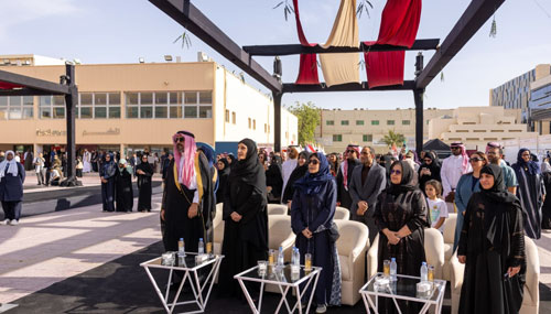 الأميرة لولوة الفيصل والأميرة نورة بنت تركي أثناء السلام الملكي