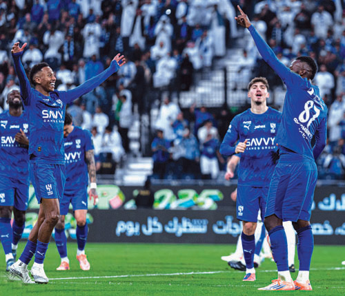 مشكلة المدرج الفخم عشقه للبطولات 