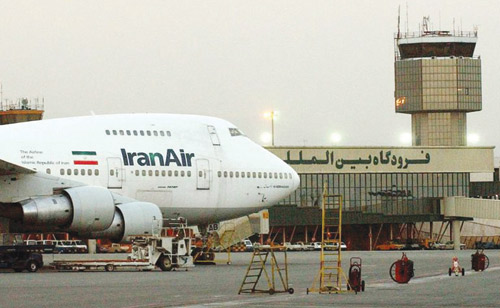 إيران تعلن إعادة فتح جزء من مجالها الجوي 