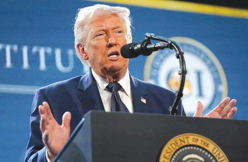 الحصار الأميركي على إيران.. مروحيات أباتشي فوق هرمز 