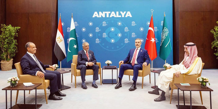 وزير الخارجية يشارك في الاجتماع الوزاري الرباعي في أنطاليا