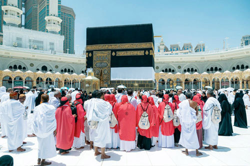  حجاج بيت الله الحرام في البيت العتيق