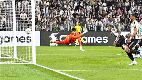 يوفنتوس يهزم بولونيا بثنائية 