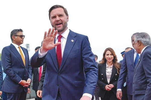 في ظل ضبابية الحل السلمي واستمرار أزمة هرمز 