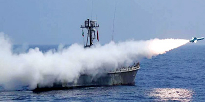 الحرس الثوري يحتجز سفينتين ويقتادهما إلى المياه الإيرانية 