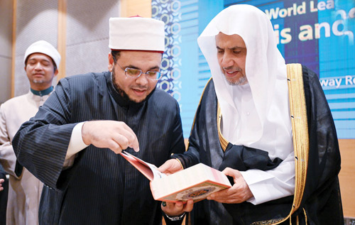 أمين رابطة العالم الإسلامي يجتمع مع كبار علماء ماليزيا 