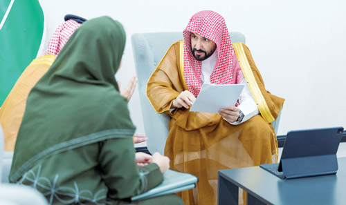 وزير العدل يتفقد محاكم جدة ويلتقي بالمستفيدين 