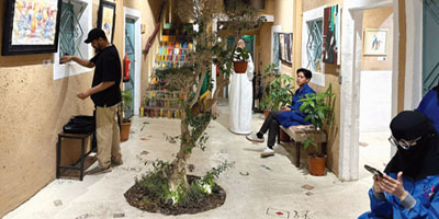 «منا وفينا».. حكايات الطين واللون في أزقة السمحانية 