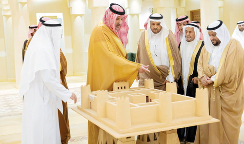 الأمير فيصل بن سلمان يستقبل رئيس جامعة حفر الباطن ويتسلم مذكرات «الناصر» ووثائق «السعيد»