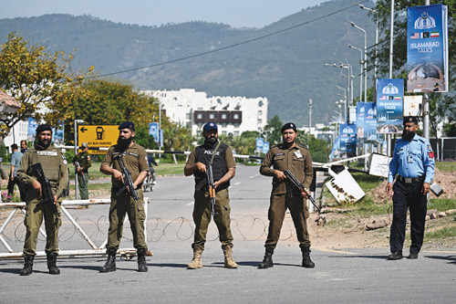 طهران تتمسك بإدارة مسار الاتصالات عبر وسطاء 