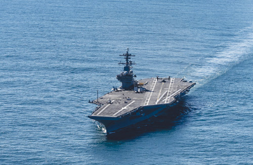 حاملة الطائرات «يو إس إس جورج بوش» تصل إلى الشرق الأوسط 