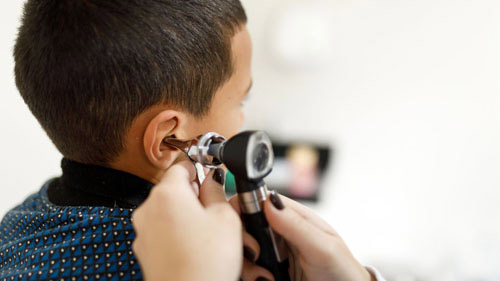 علاج جيني يعيد السمع لـ«90 %» من مرضى الصمم الخلقي 