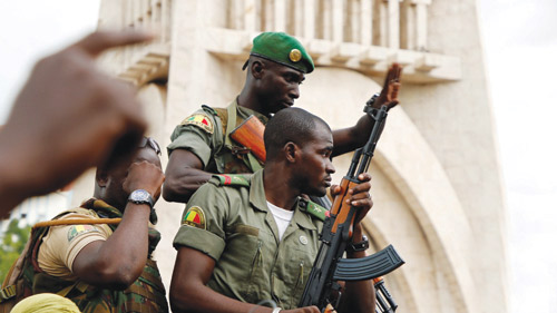 مالي: مسلحون يشنون هجمات متزامنة داخل العاصمة باماكو 