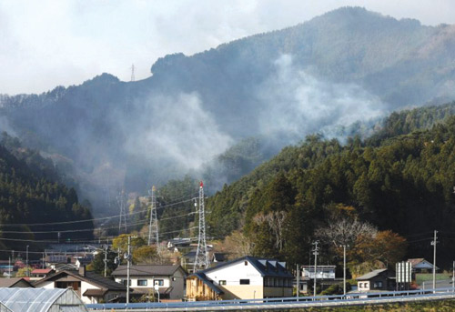 فرق الإطفاء تكافح حريقين في اليابان.. وإجلاء أكثر من 3 آلاف شخص 