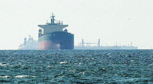 تحركات دبلوماسية لاحتواء التصعيد 