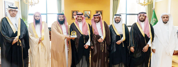 نائب أمير تبوك يطلع على التقرير السنوي لفرع مؤسسة سليمان الراجحي الخيرية بالمنطقة 