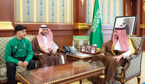 نائب أمير المدينة يستقبل لاعب الكاراتيه «العمري» 