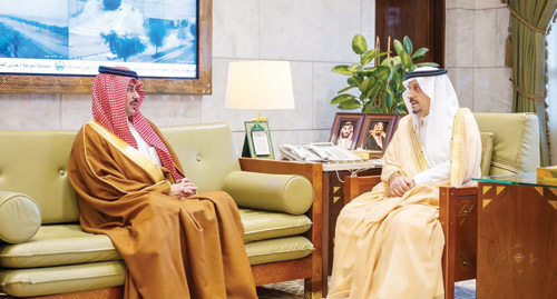  أمير منطقة الرياض مستقبلا مدير فرع وزارة البيئة