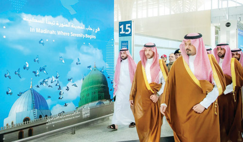 أمير منطقة المدينة المنورة يقف على جاهزية الجهات المعنية بخدمة ضيوف الرحمن بمطار الأمير محمد بن عبدالعزيز الدولي 