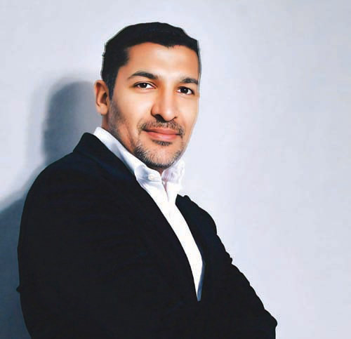 الكاتب والسيناريست عاصم الطخيس، مدرب ورشة كتابة السيناريو والاقتباس الروائي في سينماتك الخبر
