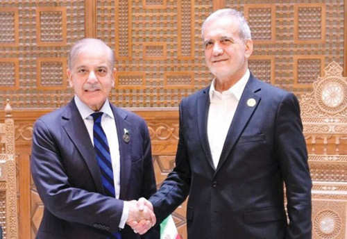 إيران تواصل تهديداتها في هرمز ودول الجوار 