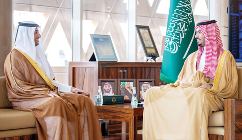 محافظ الدرعية مستقبلا السفير القطري