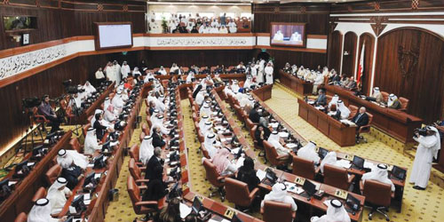 بعد انتقادهم قرار الحكومة بسحب الجنسيات عن المتعاطفين مع إيران 
