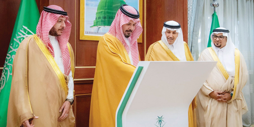 دشن حملة «طرق متميزة آمنة» واستعرض مع م. الجاسر تطوير البنية التحتية ورفع كفاءة الطرق 