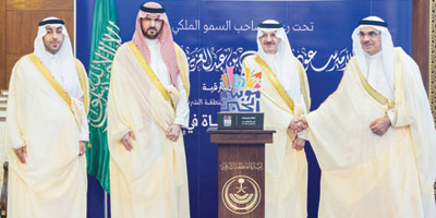 أمير المنطقة الشرقية يكرم الشركاء والداعمين لموسم الخبر 2025 