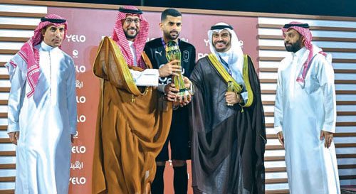 نائب أمير عسير يتوج أبها