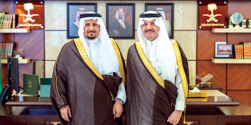 أمير المنطقة الشرقية مستقبلاً مدير التحريات الإدارية
