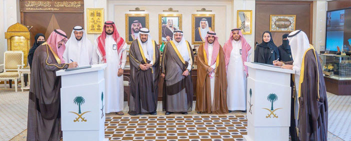 أمير منطقة القصيم خلال رعايته توقيع مذكرة التفاهم