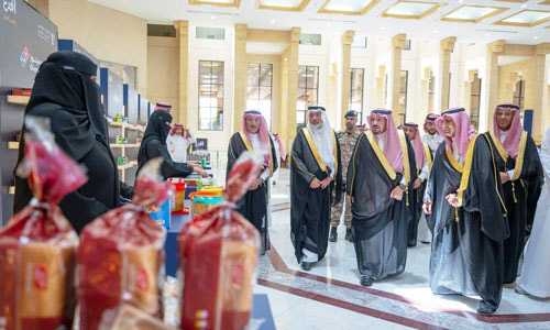  أمير منطقة القصيم يدشن معرض «اقدع بالتمر أفضل»