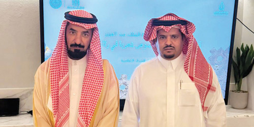  د. محمد الشثري وبجانبه سعد الحافي