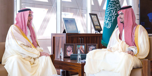 الأمير راكان بن سلمان خلال استقباله  م. السلطان