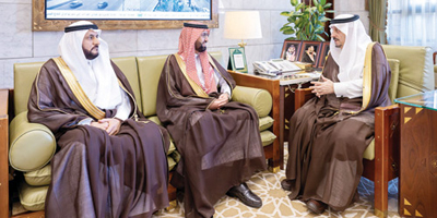 أمير منطقة الرياض يطلع على مبادرات «الغذاء والدواء» 