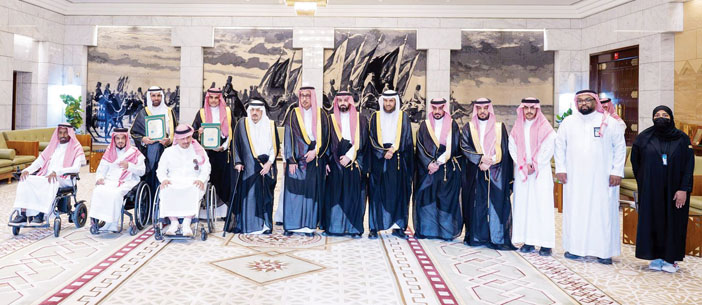 أمير منطقة الرياض يطلع على برامج ومشاريع جمعية الإعاقة الحركية 