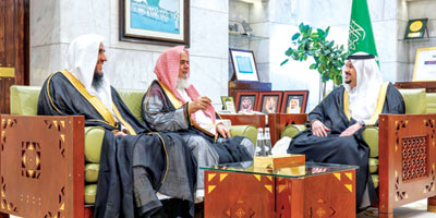 نائب أمير منطقة الرياض يتسلم التقرير السنوي لجمعية «مكنون» 