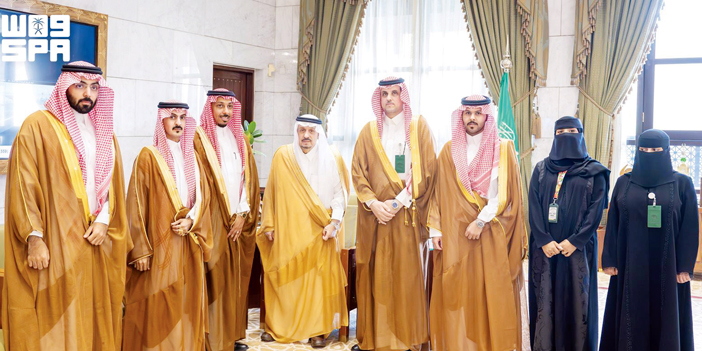  أمير منطقة الرياض مستقبلاً مدير فرع «الالتزام البيئي»